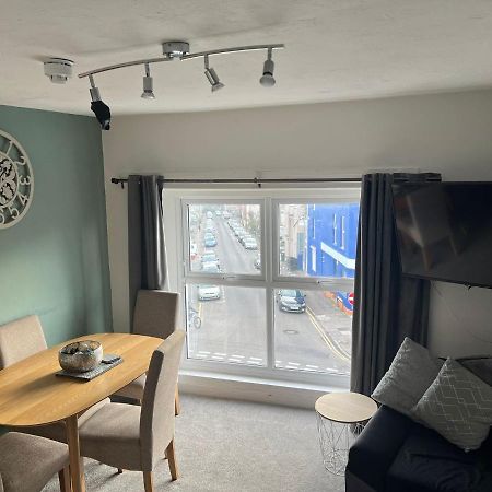 Topzy-Turvy - 1 Bedroom Apartment Swansea Luaran gambar