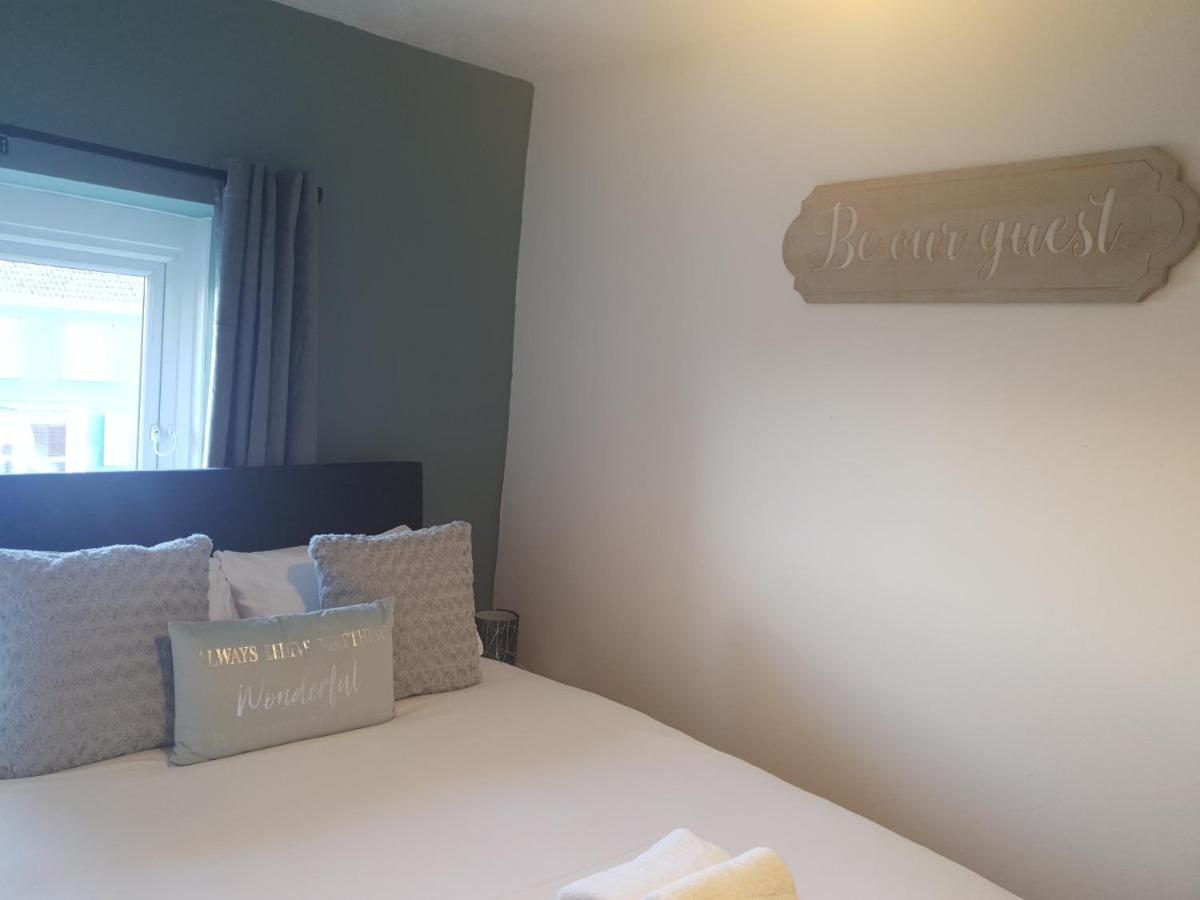 Topzy-Turvy - 1 Bedroom Apartment Swansea Luaran gambar
