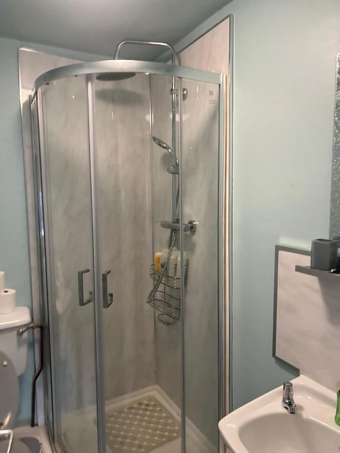 Topzy-Turvy - 1 Bedroom Apartment Swansea Luaran gambar